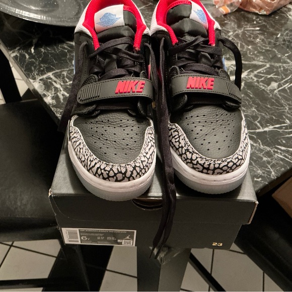 Air Jordan Legacy 312 - Picture 2 of 5